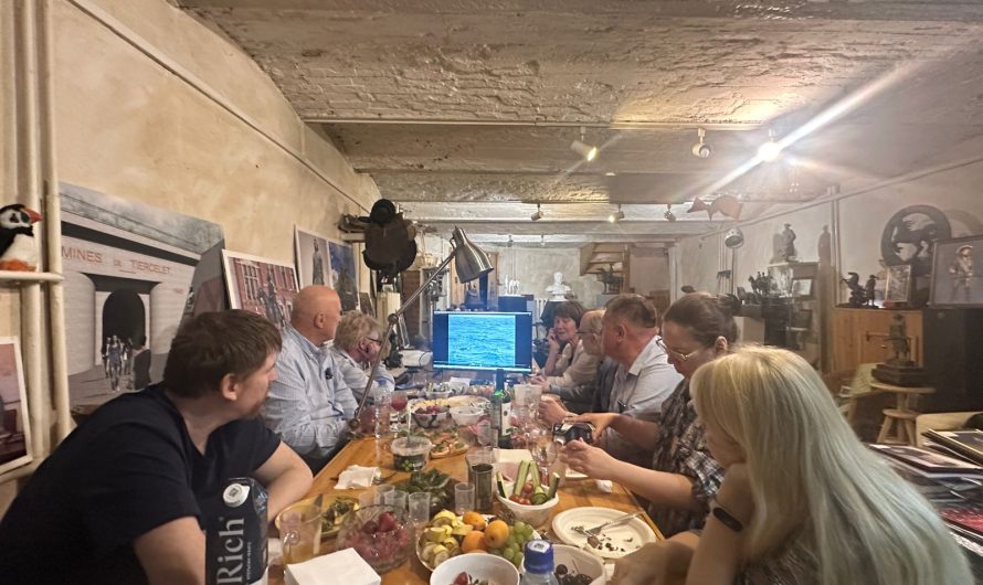 28.05.2025 в мастерской скульптора Суровцева НП «ОДРИ» отметило 20 -летие со дня установления в Исландии памятника полярным конвоям